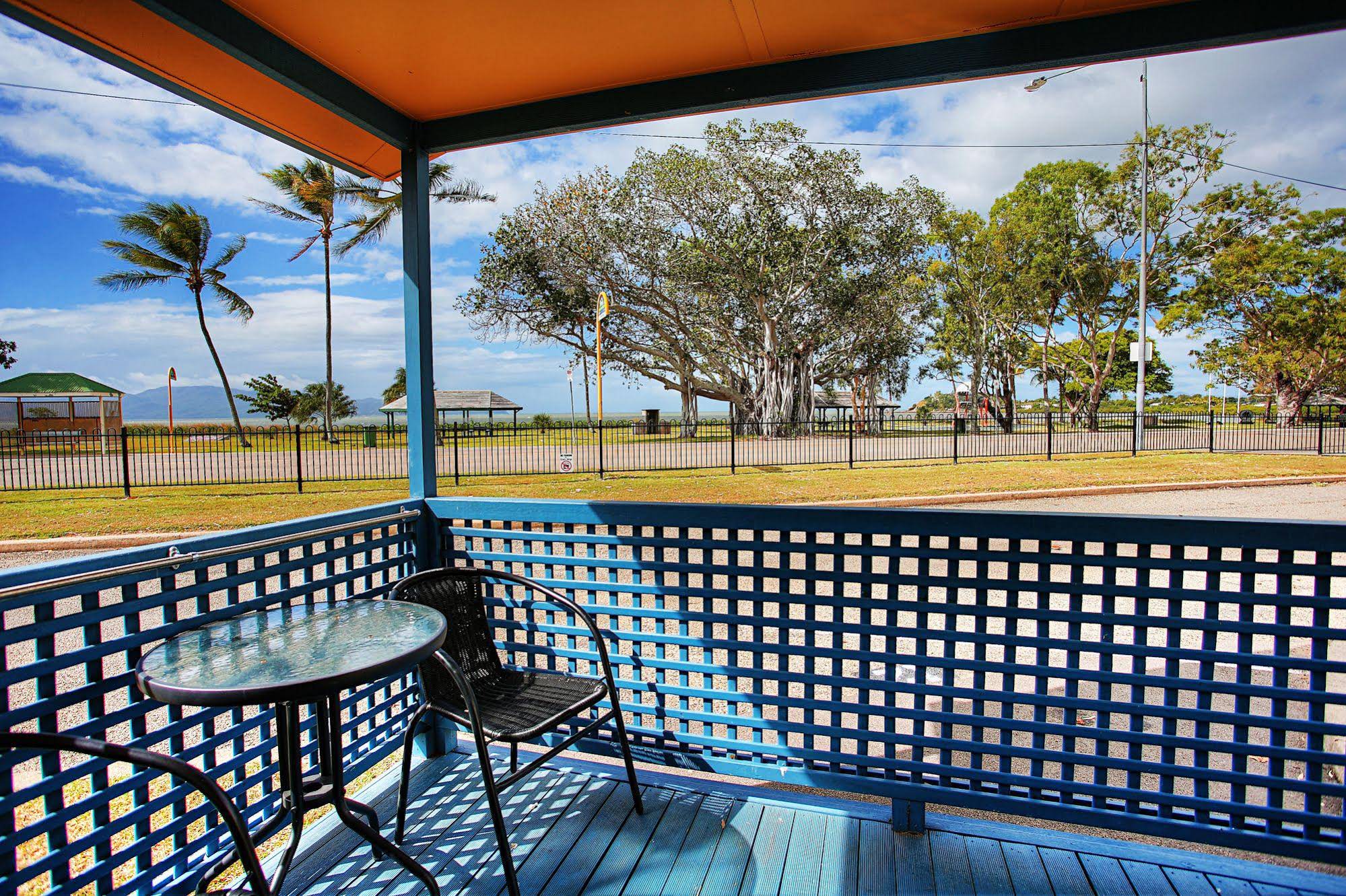Rowes Bay Beachfront Holiday Park