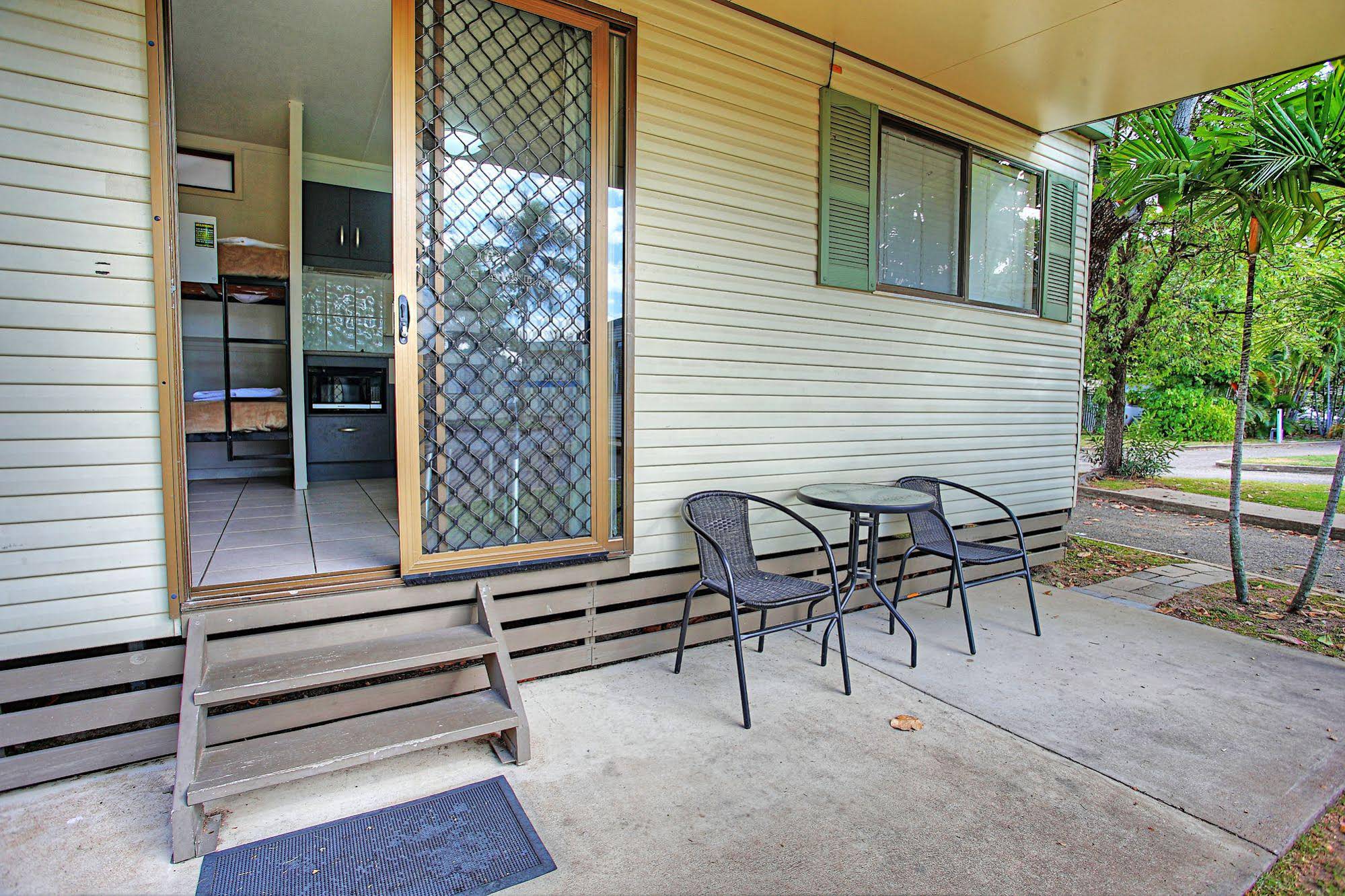 Rowes Bay Beachfront Holiday Park