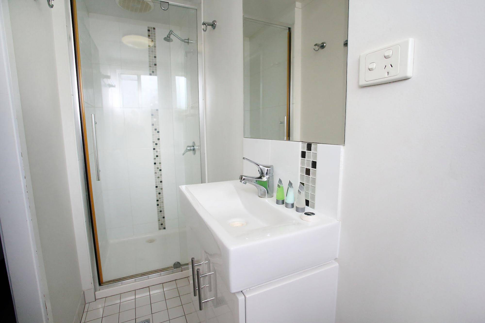 Rowes Bay Beachfront Holiday Park