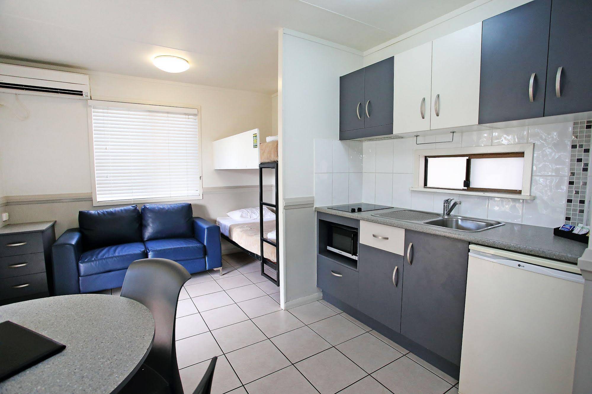 Rowes Bay Beachfront Holiday Park