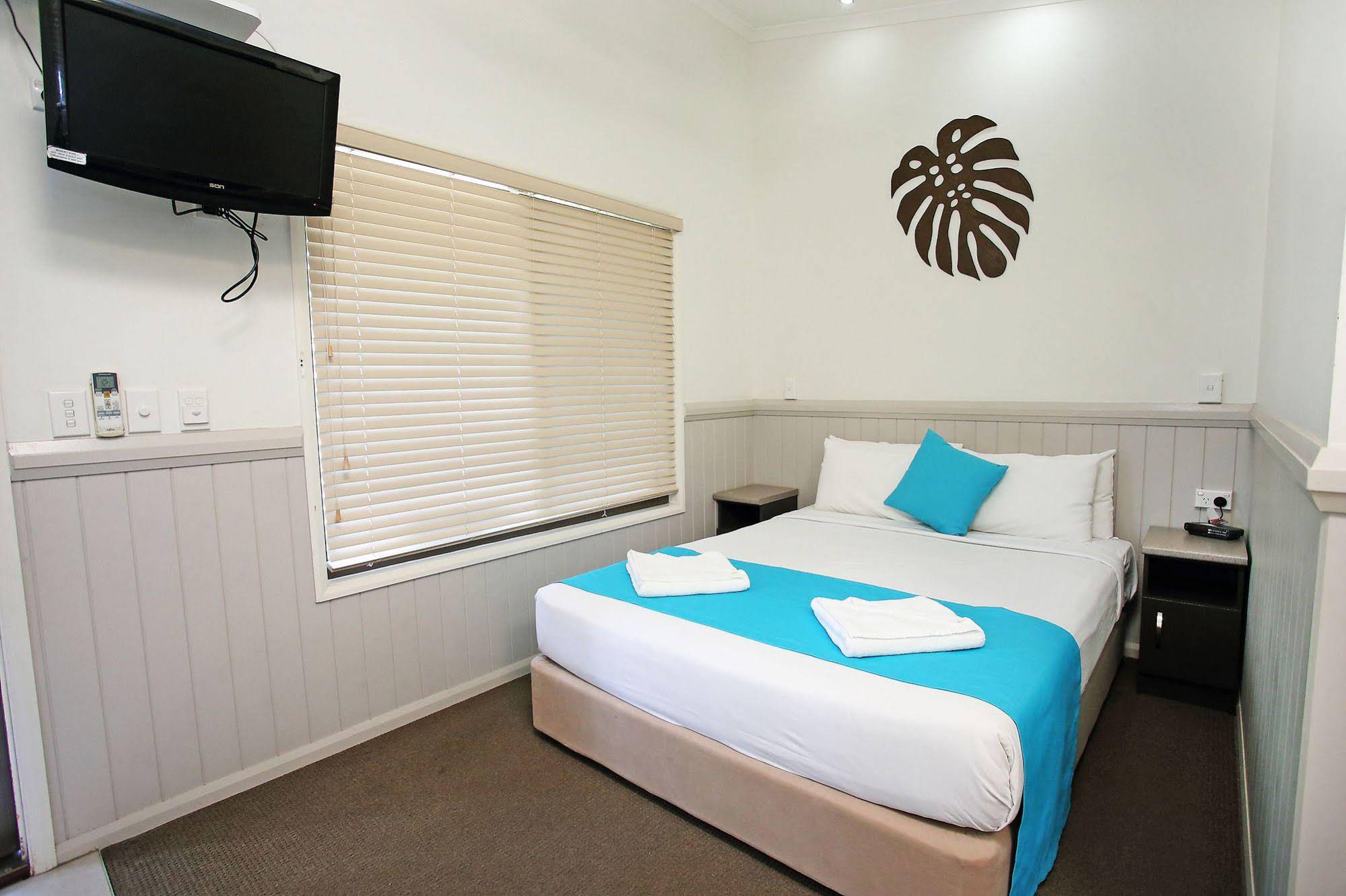 Rowes Bay Beachfront Holiday Park