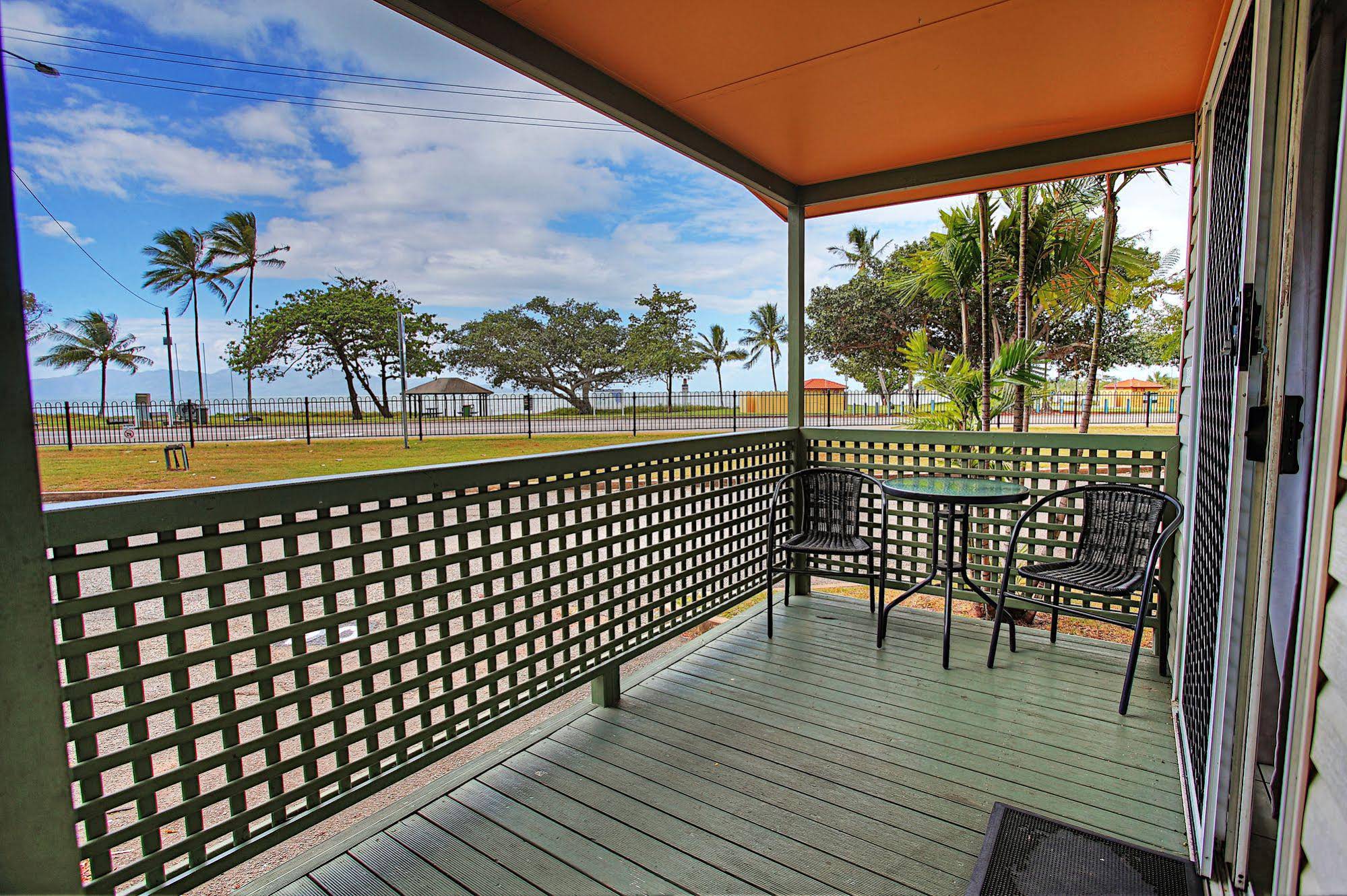 Rowes Bay Beachfront Holiday Park
