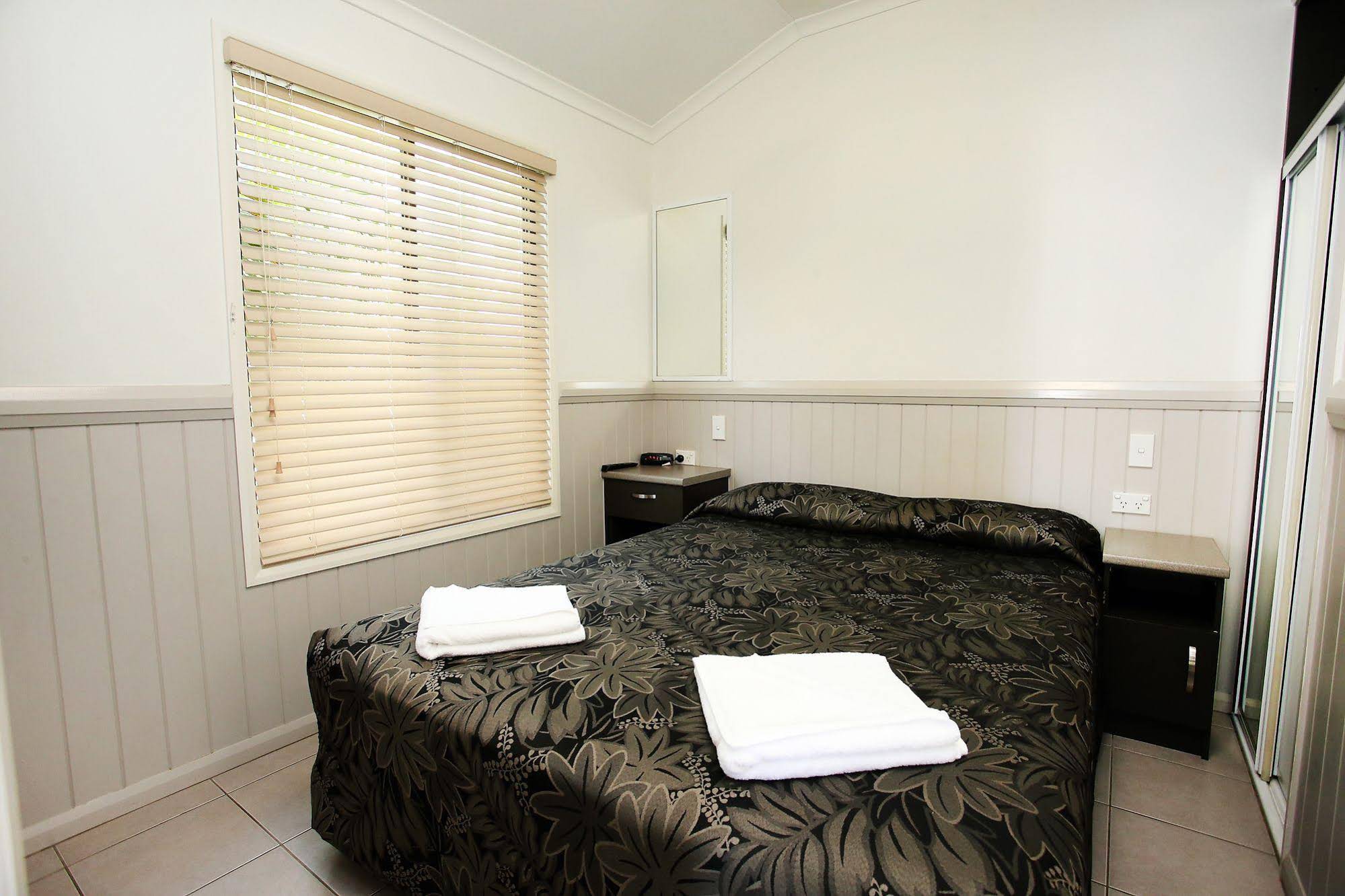 Rowes Bay Beachfront Holiday Park