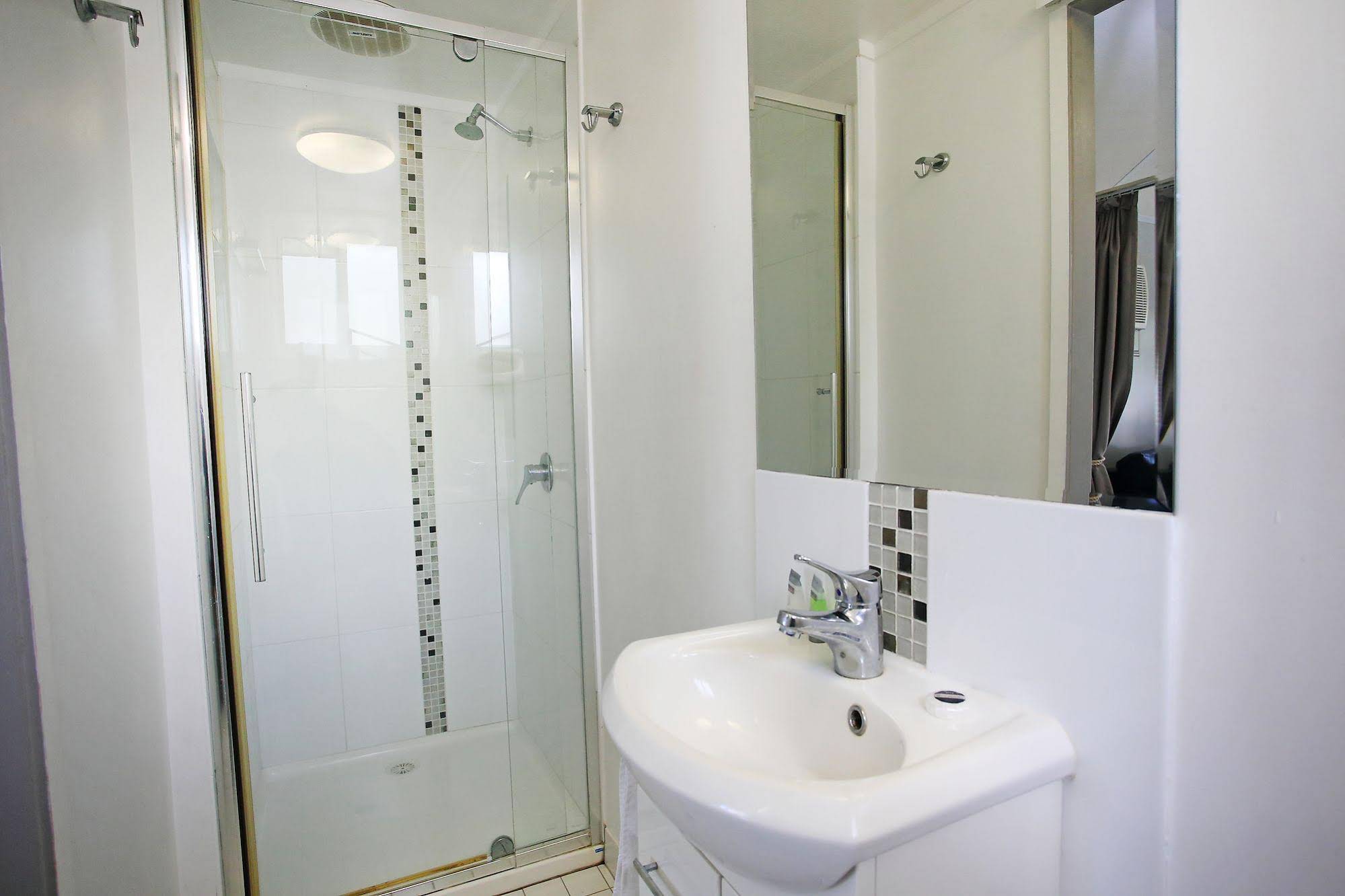 Rowes Bay Beachfront Holiday Park