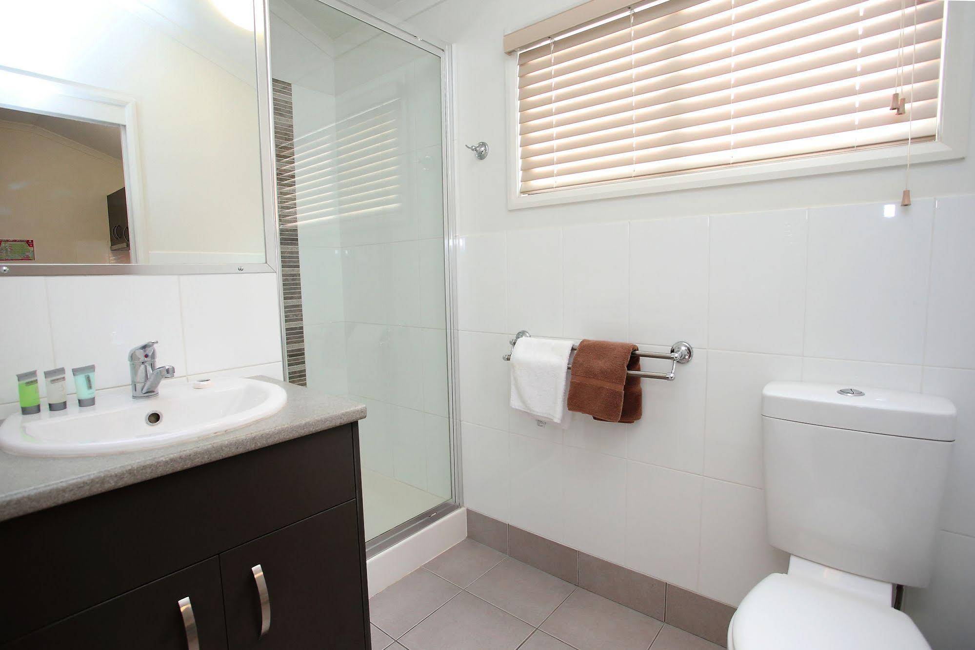 Rowes Bay Beachfront Holiday Park