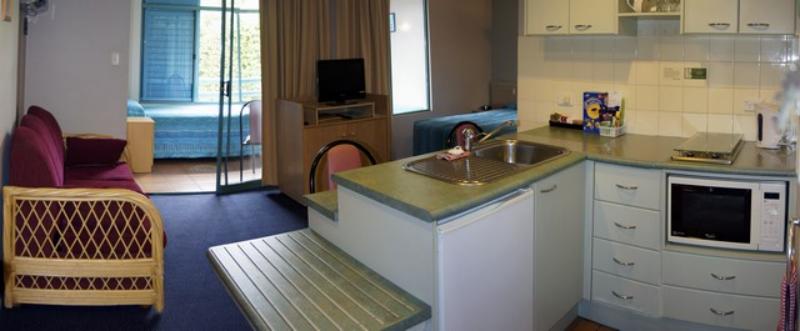 Airport Albion Manor Motel