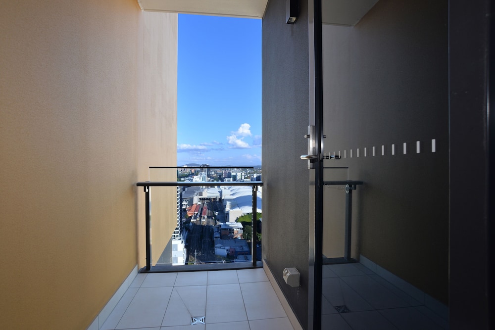 Hope Street Apartments by CLLIX