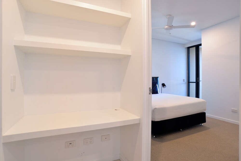 Hope Street Apartments by CLLIX