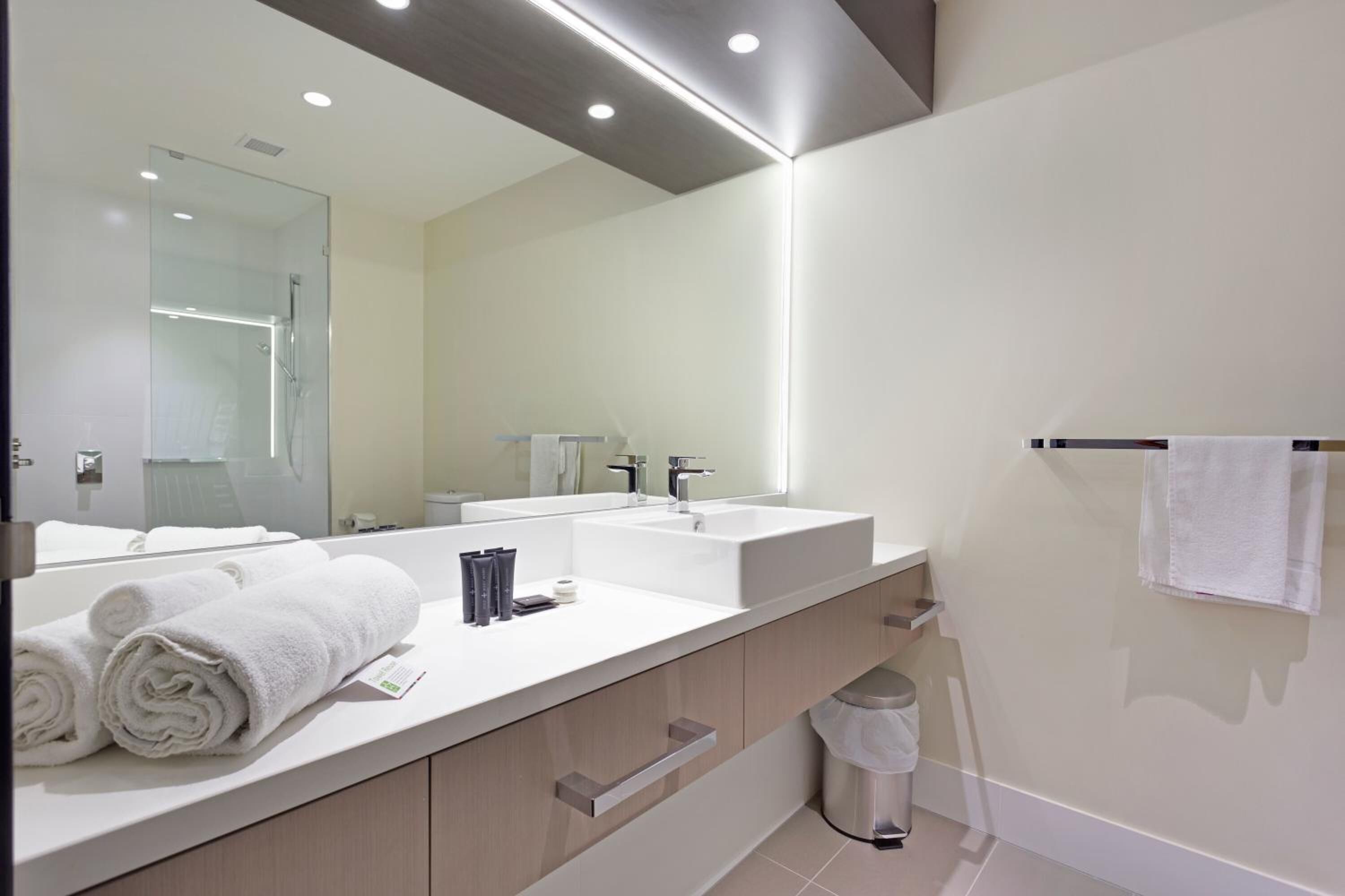 Calamvale Hotel Suites and Conference Centre