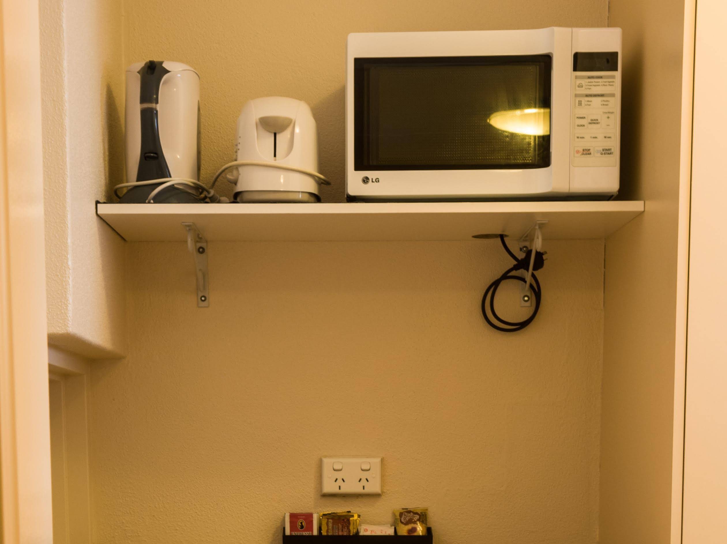 Lancaster Court Motel