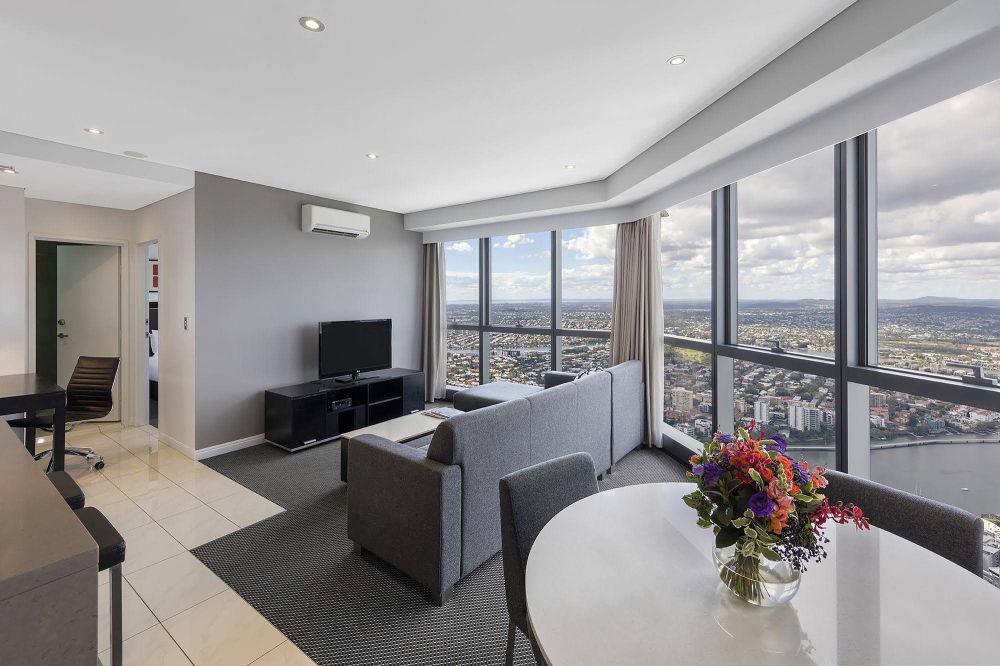 Meriton Suites Adelaide Street, Brisbane