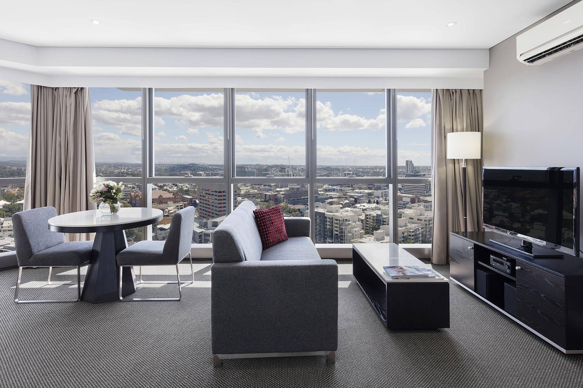 Meriton Suites Adelaide Street, Brisbane