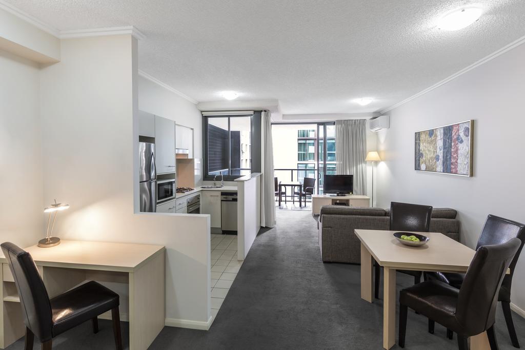 Oaks Brisbane on Margaret Suites