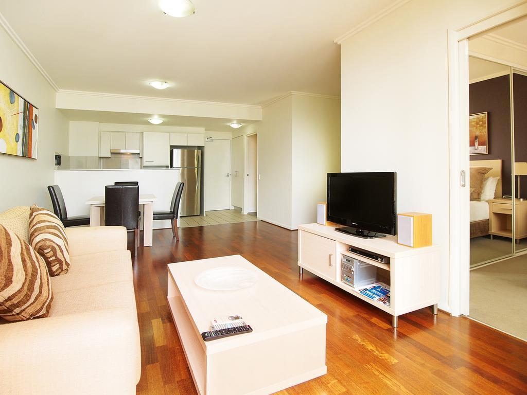 Oaks Brisbane on Margaret Suites