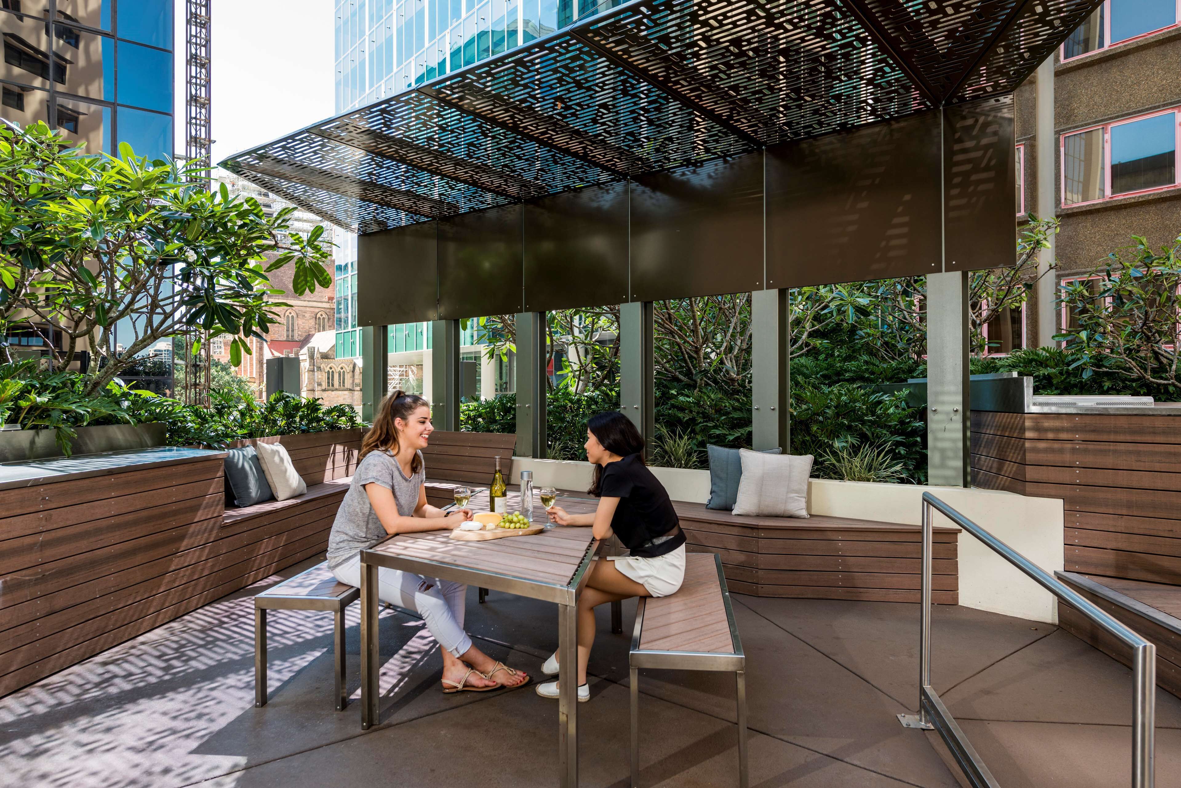 Oaks Brisbane Aurora Suites