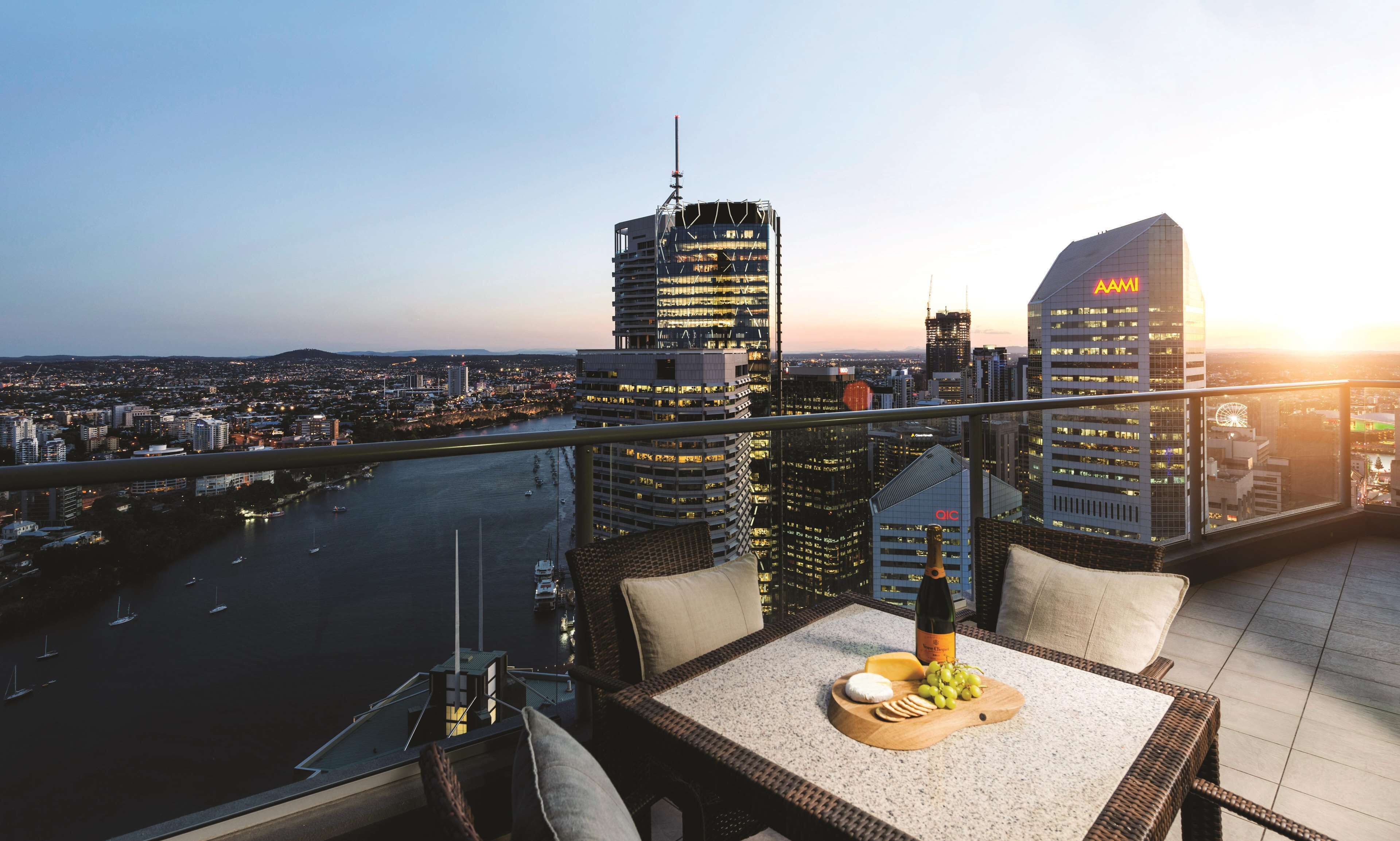 Oaks Brisbane Aurora Suites