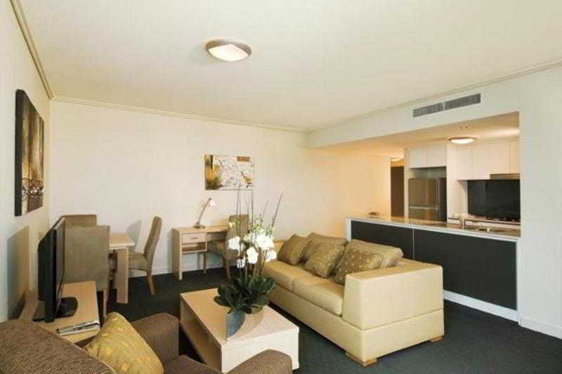 Oaks Brisbane Festival Suites