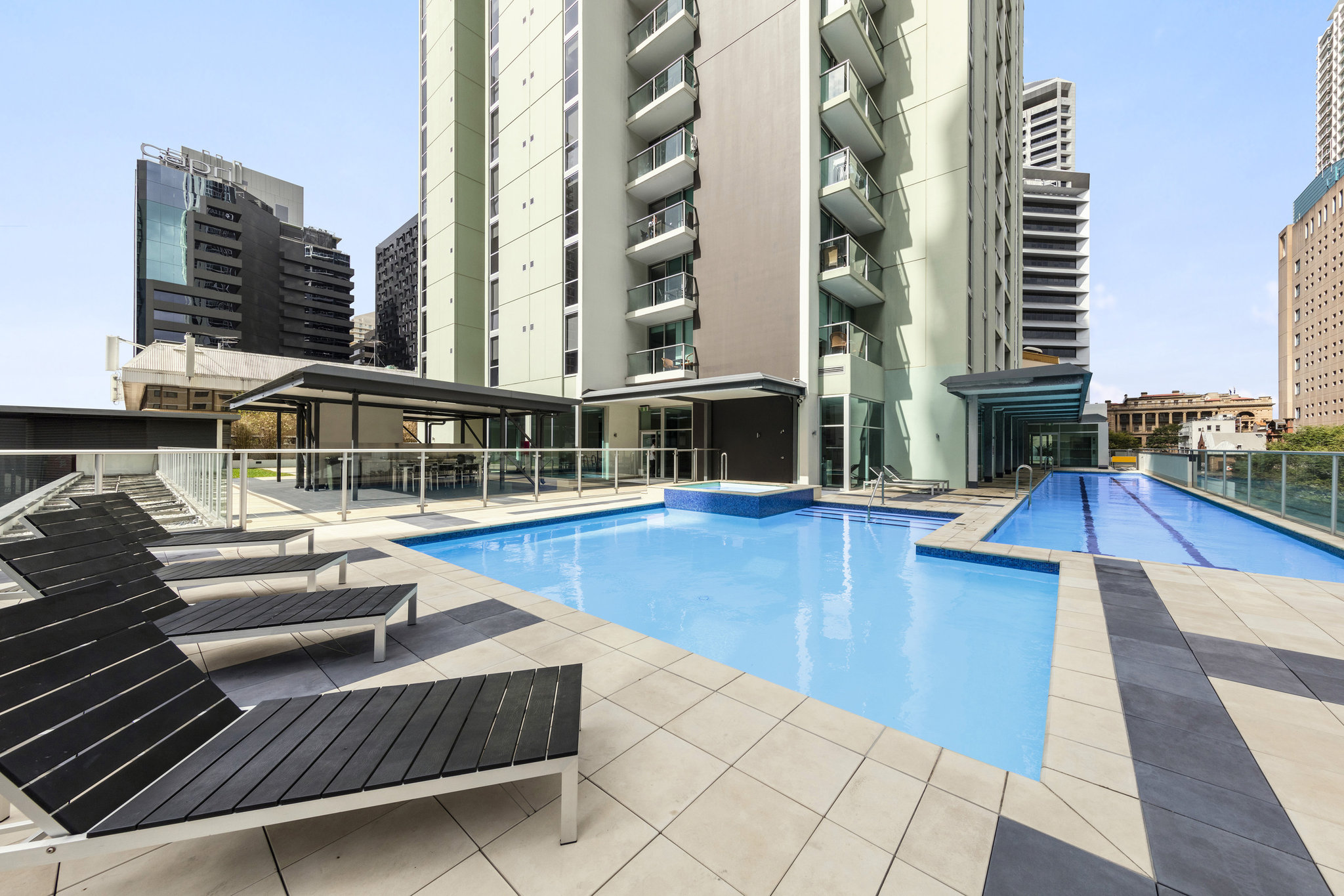 Oaks Brisbane Festival Suites