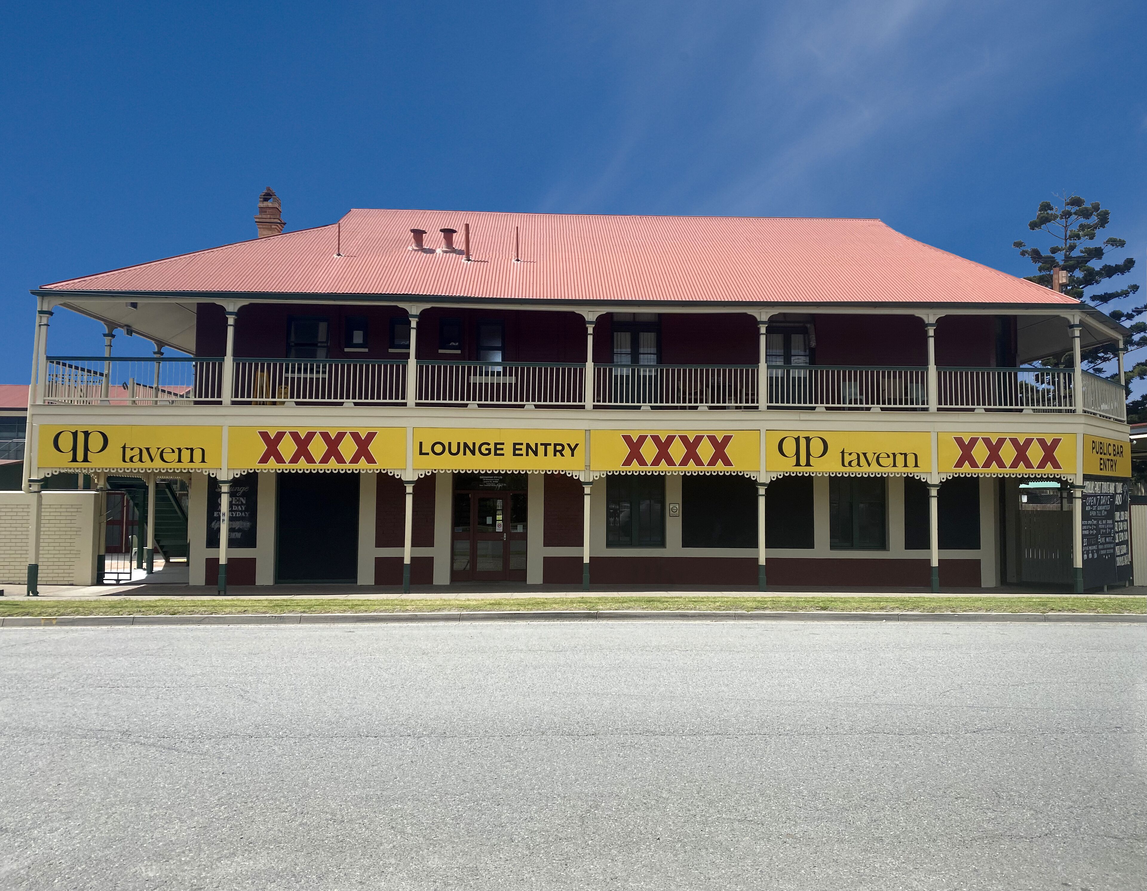 Queensport Tavern/Motel