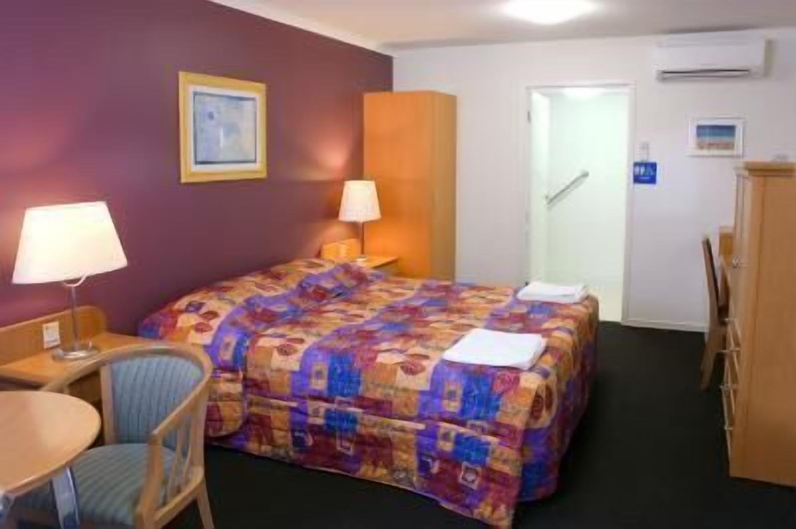 Queensport Tavern/Motel
