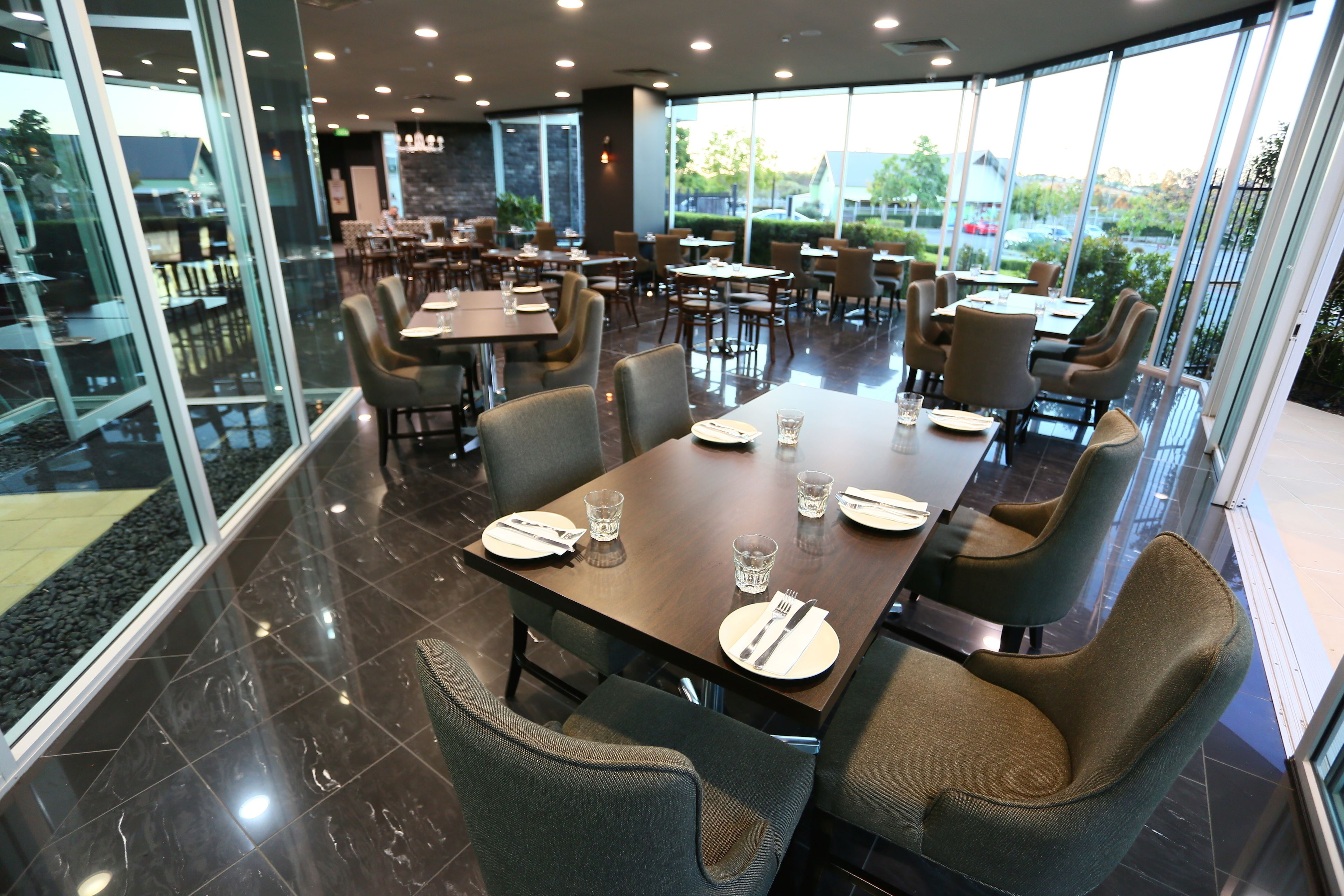 Springfield Lakes Hotel