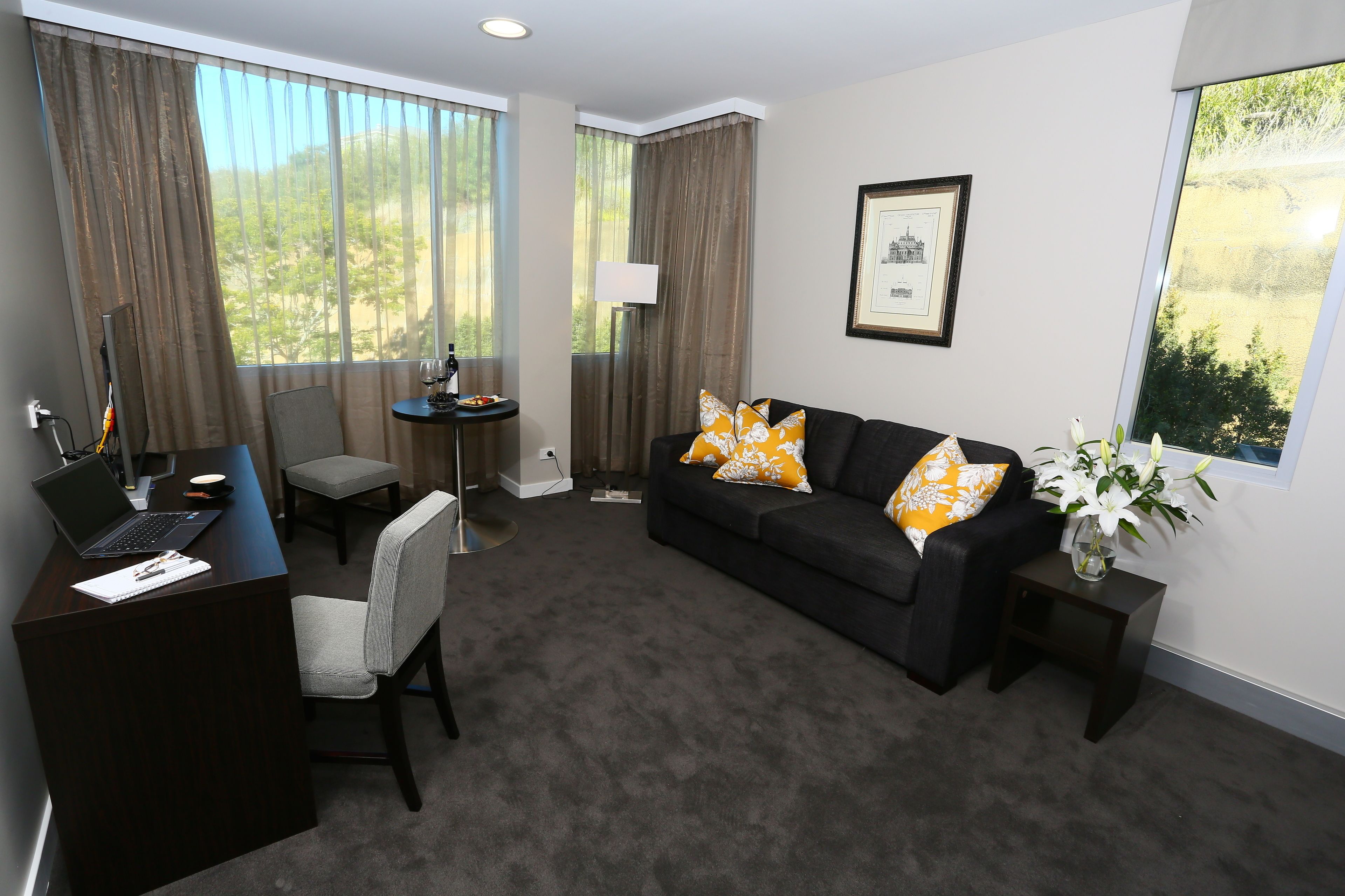 Springfield Lakes Hotel