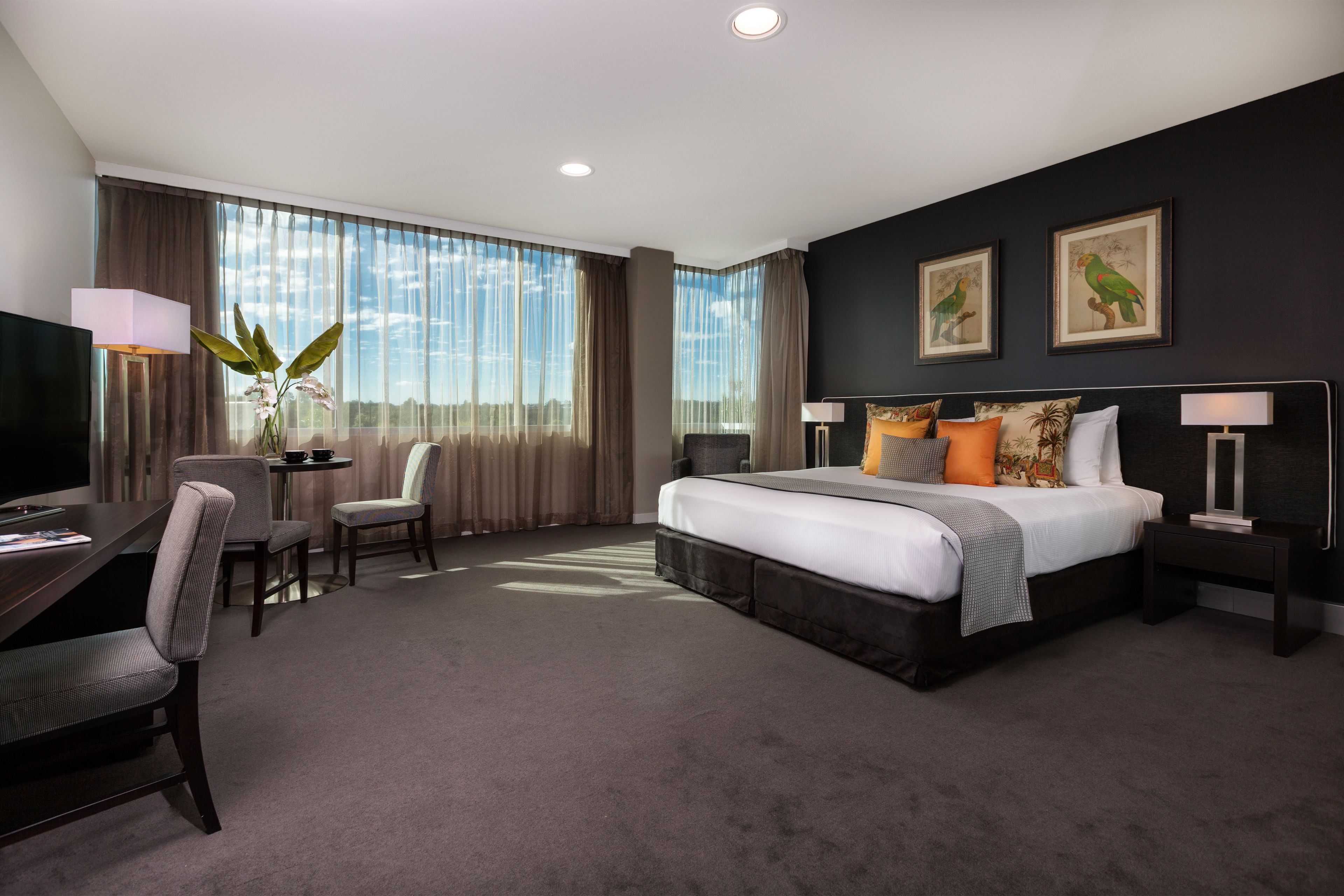 Springfield Lakes Hotel
