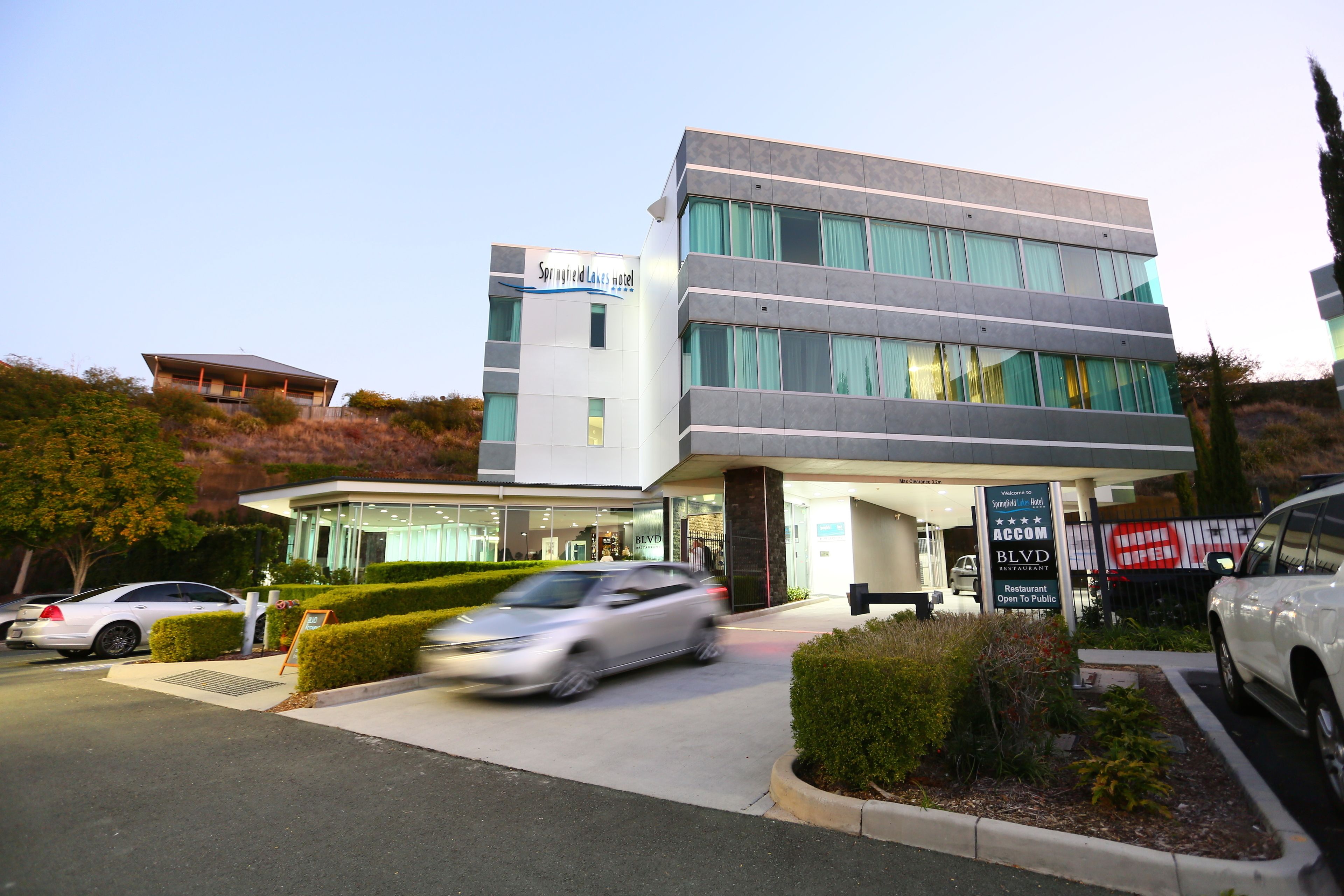 Springfield Lakes Hotel