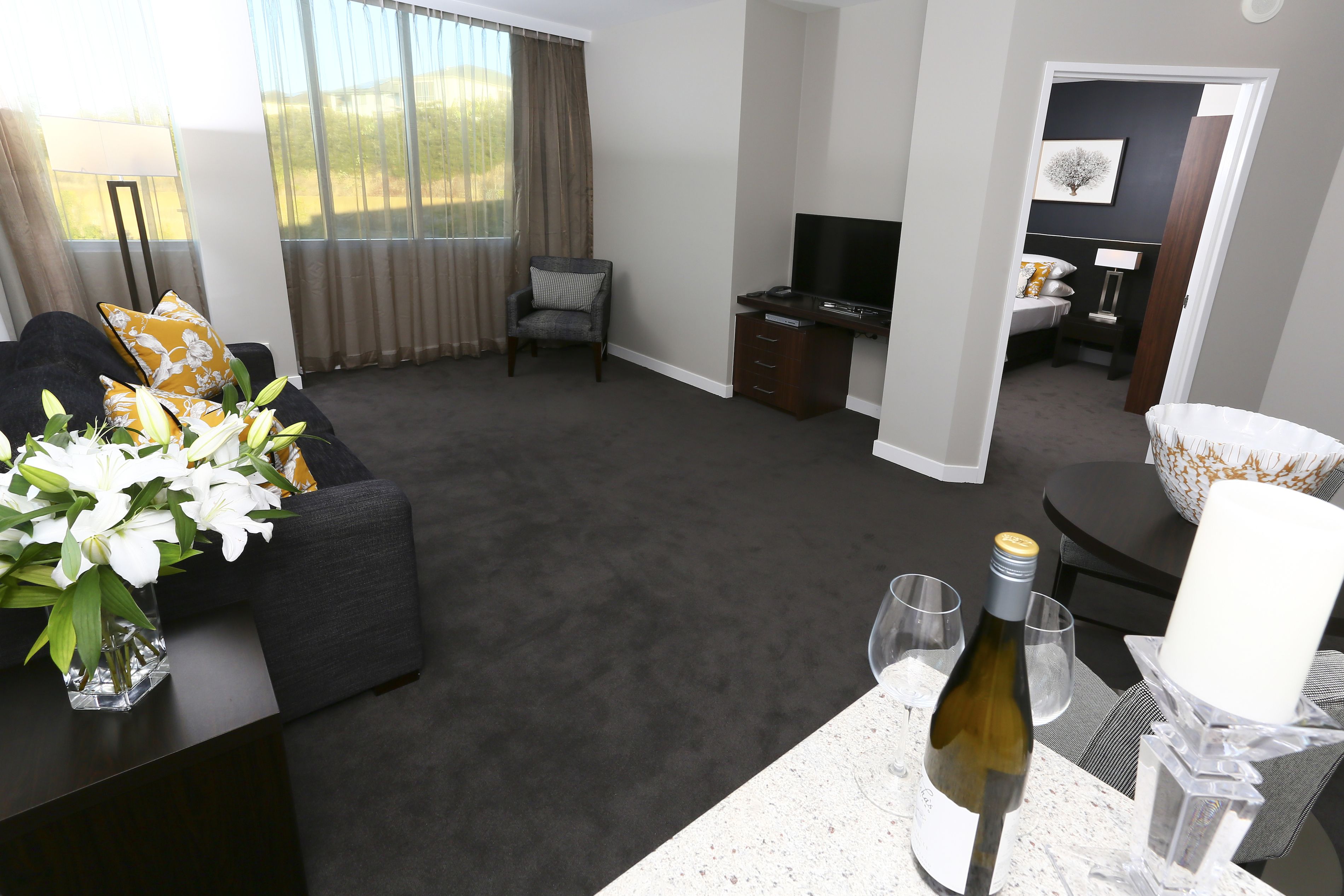 Springfield Lakes Hotel