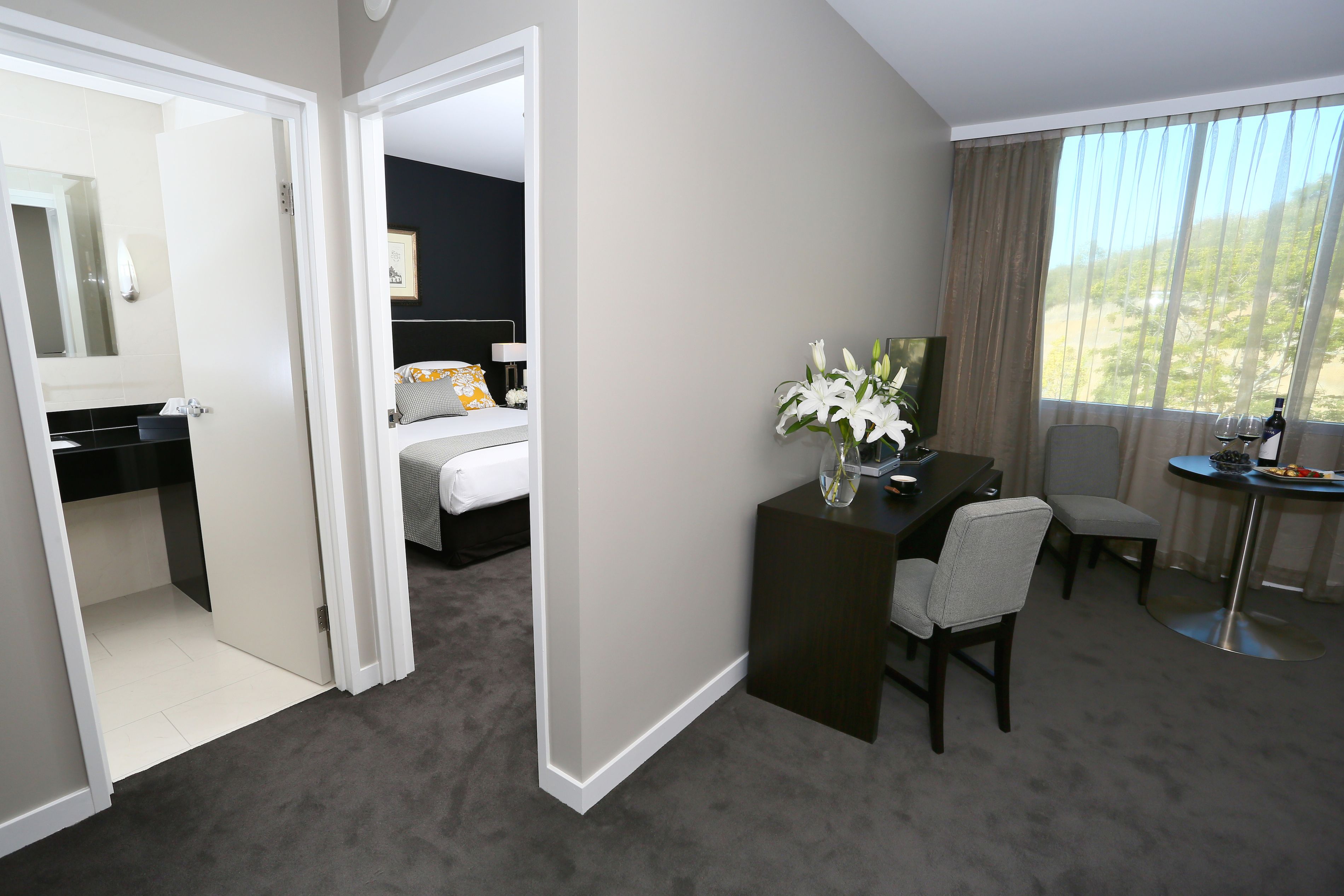 Springfield Lakes Hotel