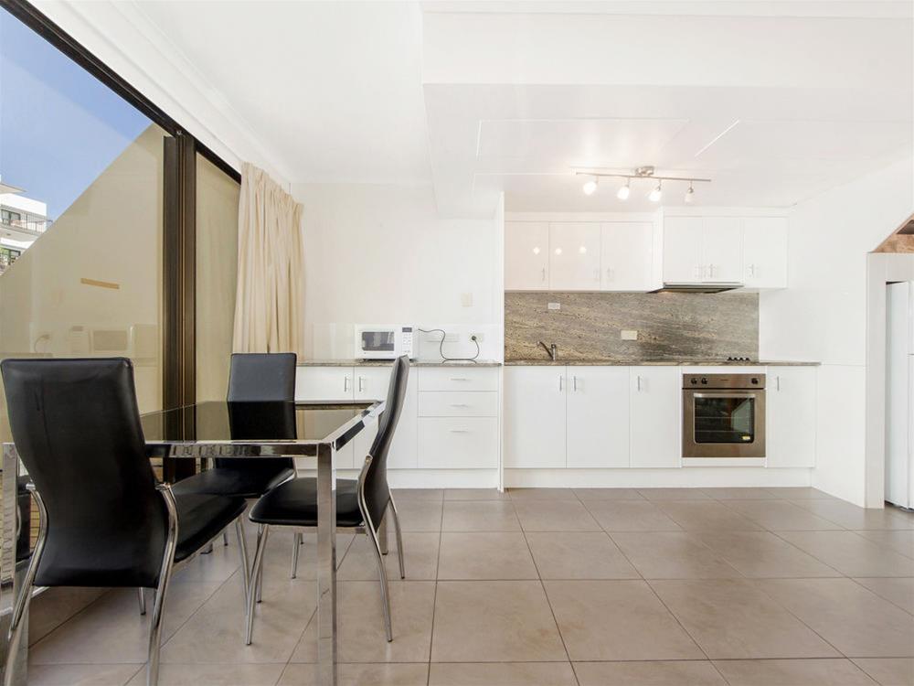 Broadbeach Travel Inn Apartments