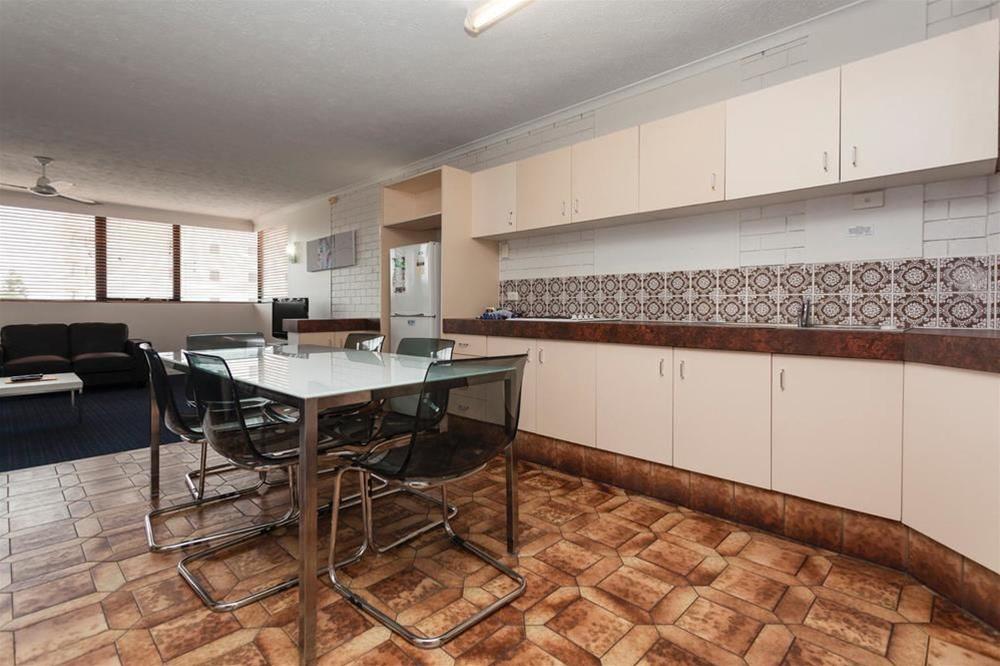 Broadbeach Travel Inn Apartments