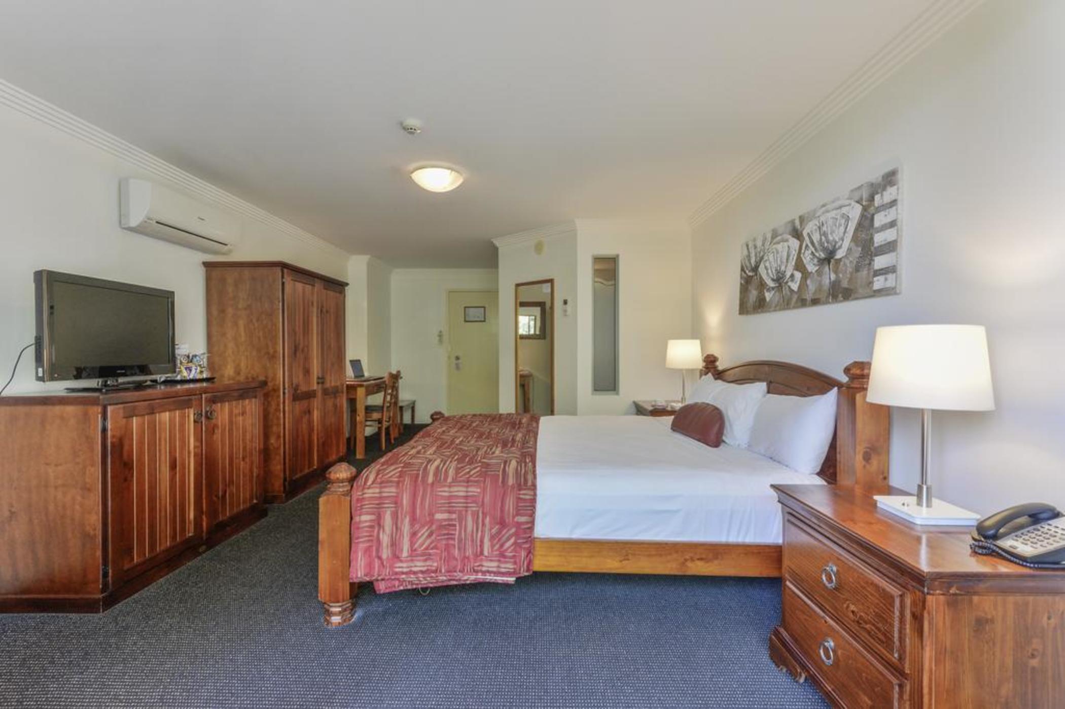 Burnett Riverside Hotel