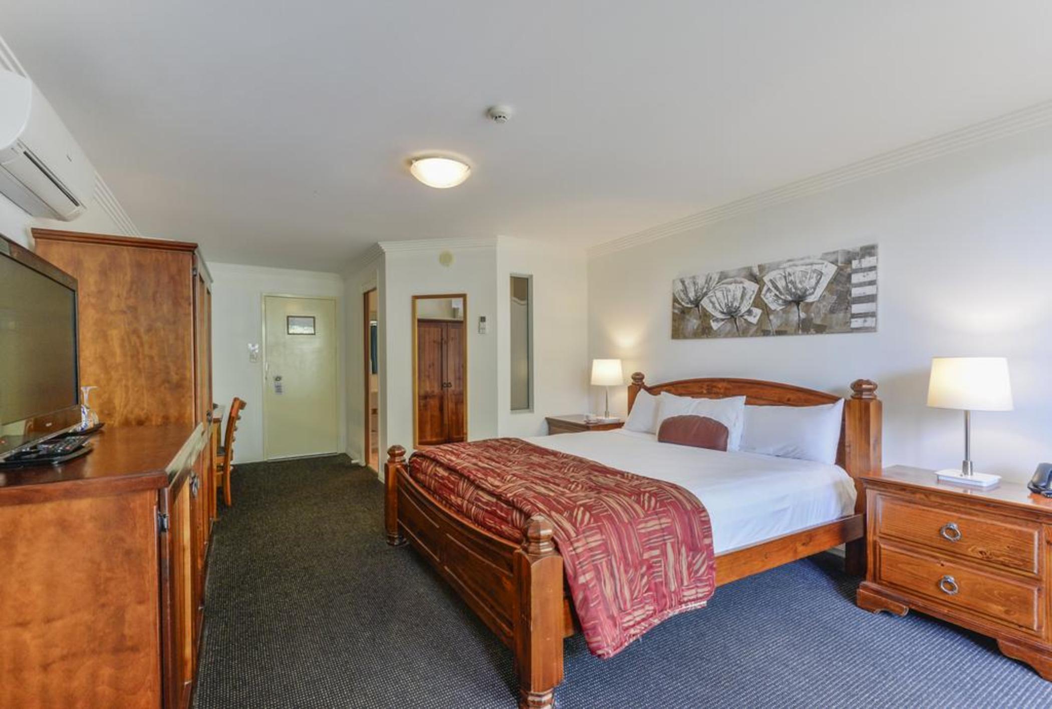 Burnett Riverside Hotel