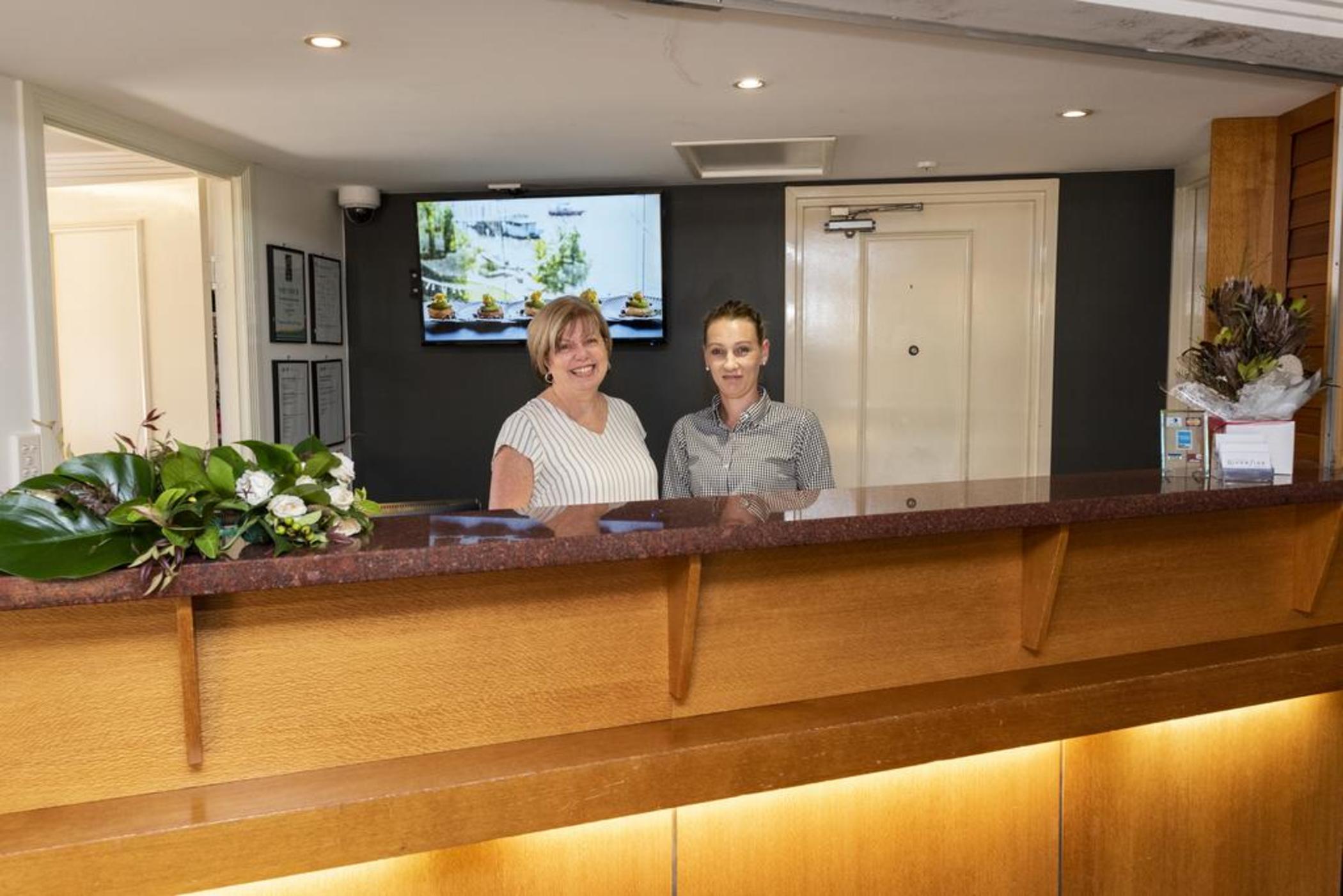Burnett Riverside Hotel