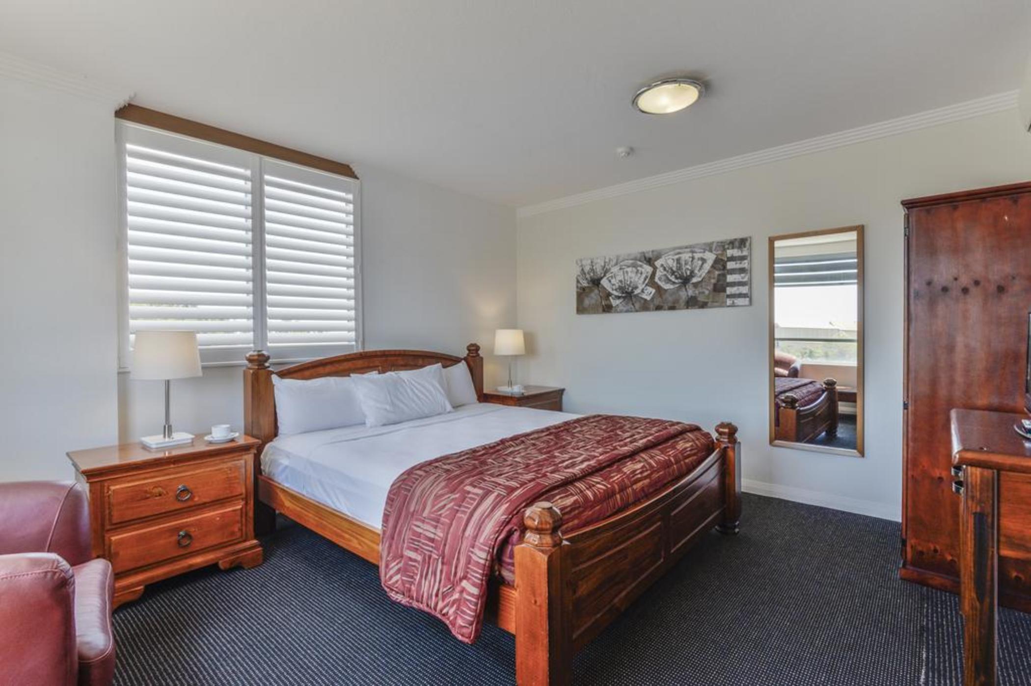 Burnett Riverside Hotel