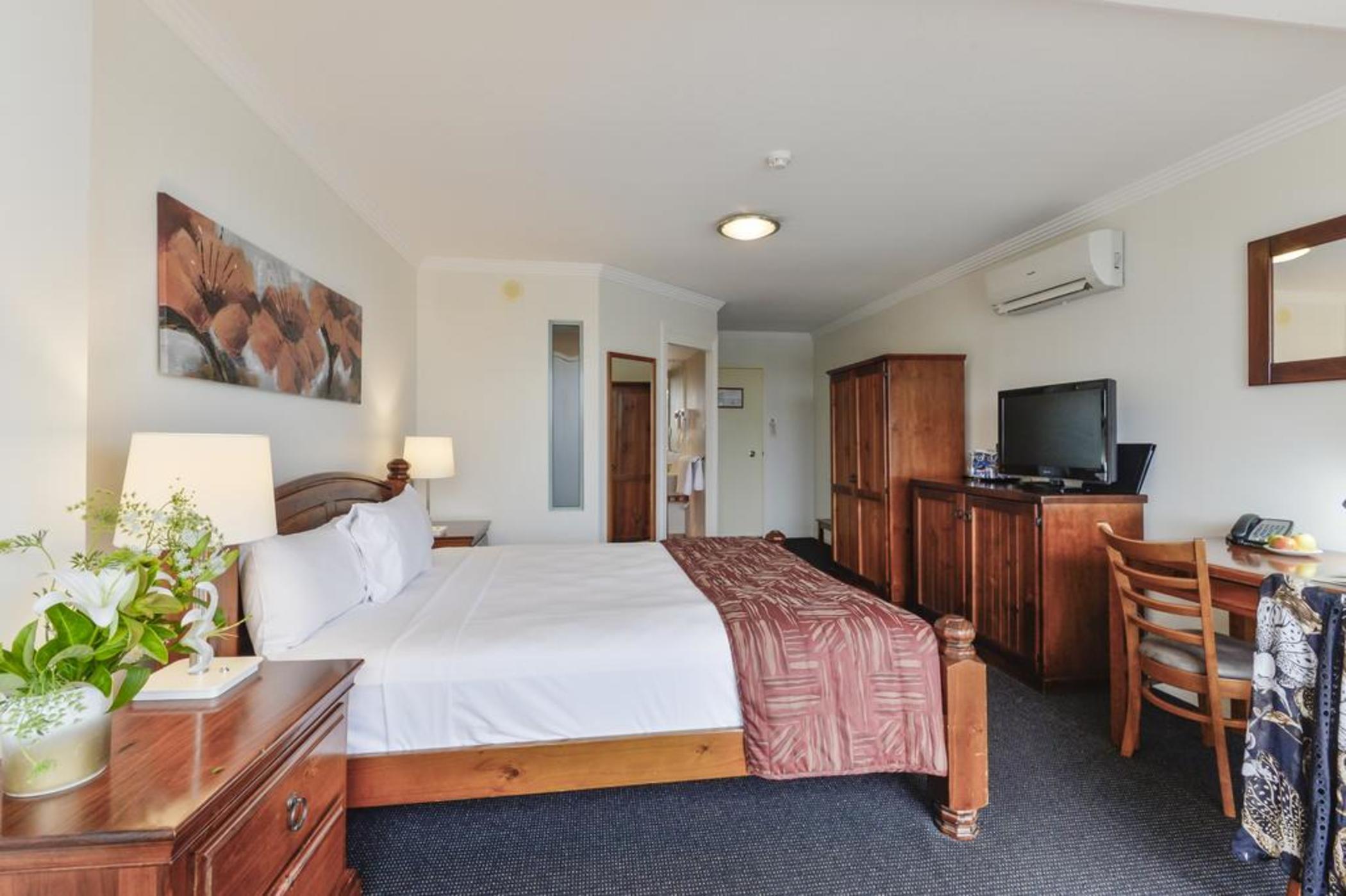Burnett Riverside Hotel