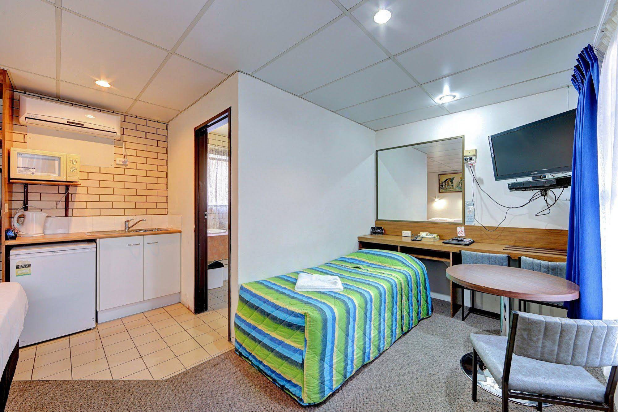 Chalet Motor Inn