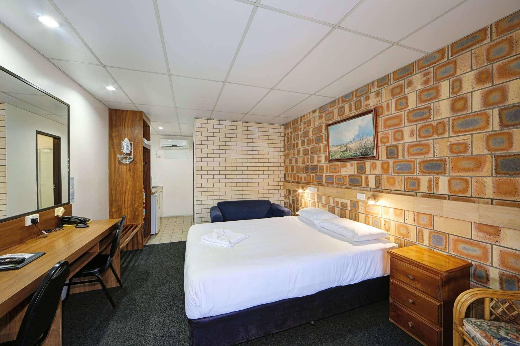Chalet Motor Inn