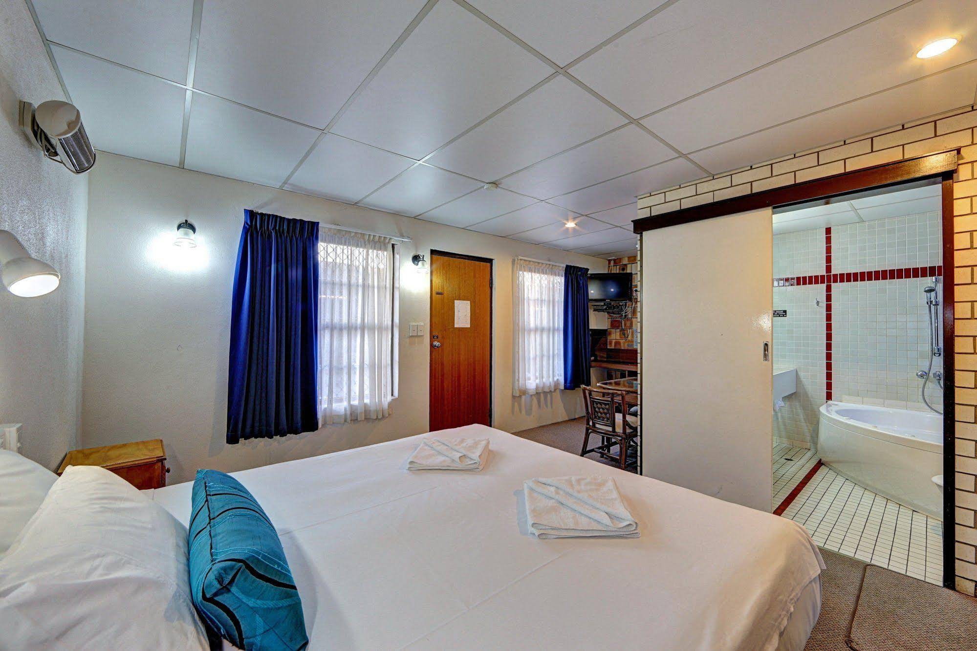 Chalet Motor Inn