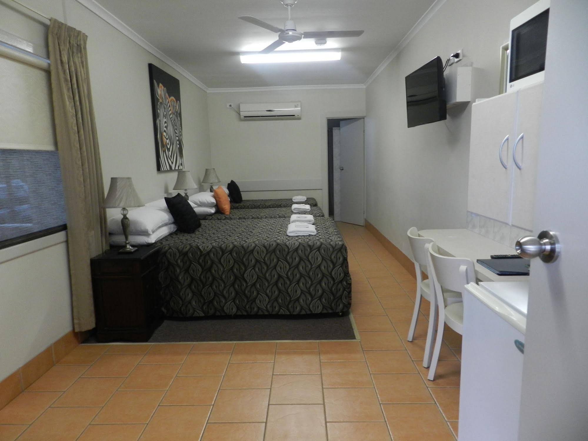 Golden Palms Motor Inn