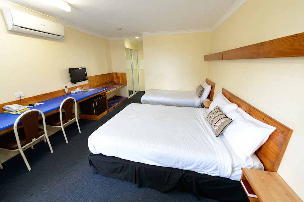 Smart Motels Bert Hinkler