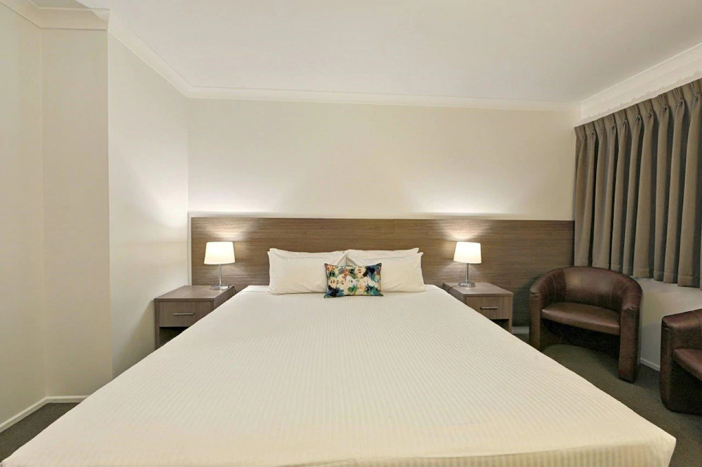 Smart Motels Bert Hinkler