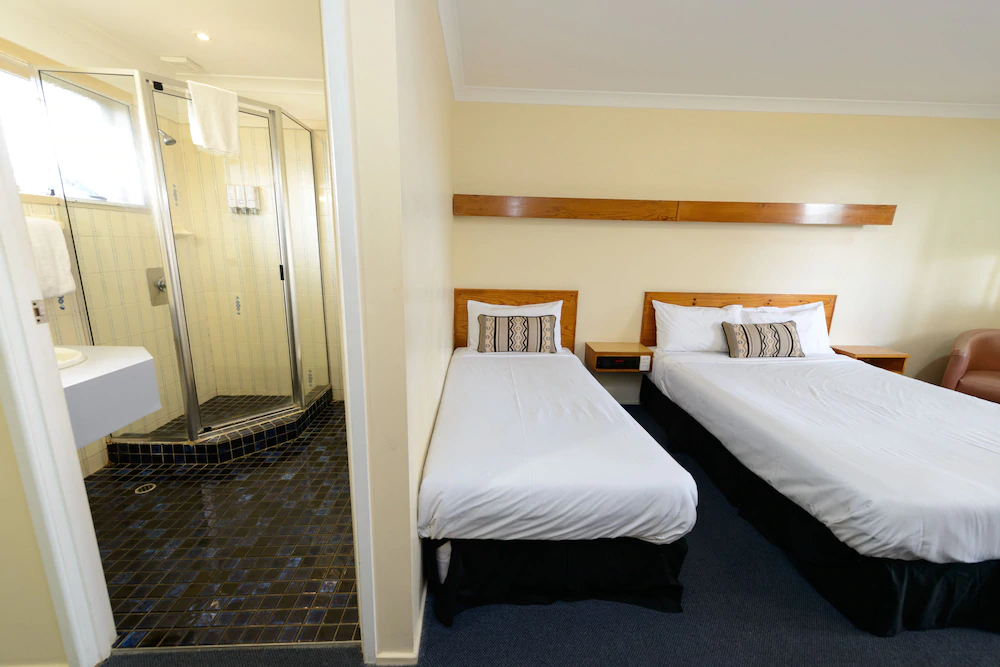 Smart Motels Bert Hinkler