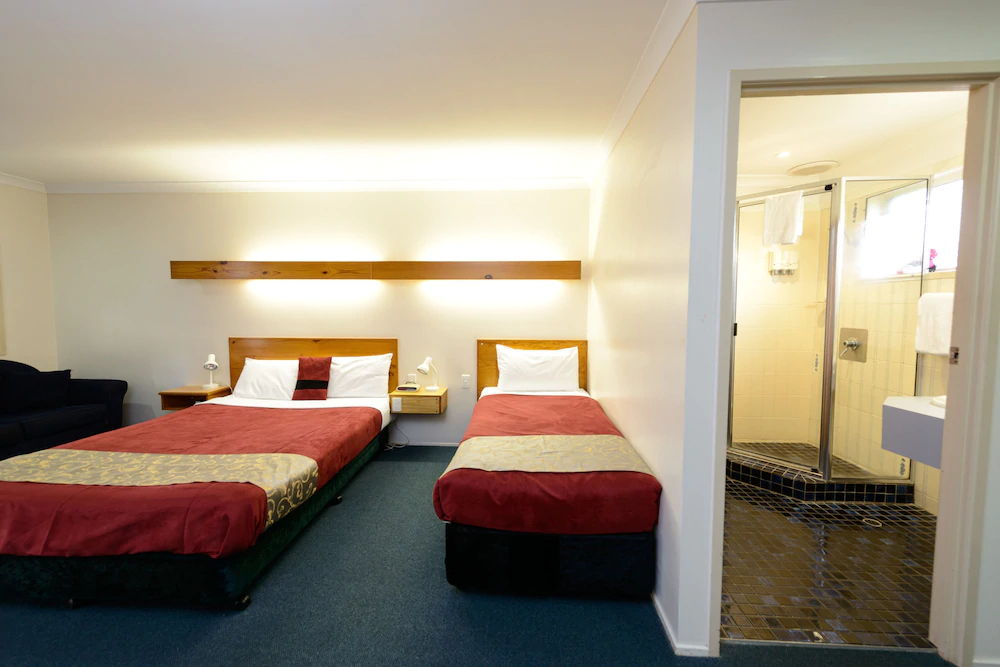 Smart Motels Bert Hinkler