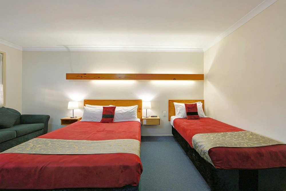 Smart Motels Bert Hinkler