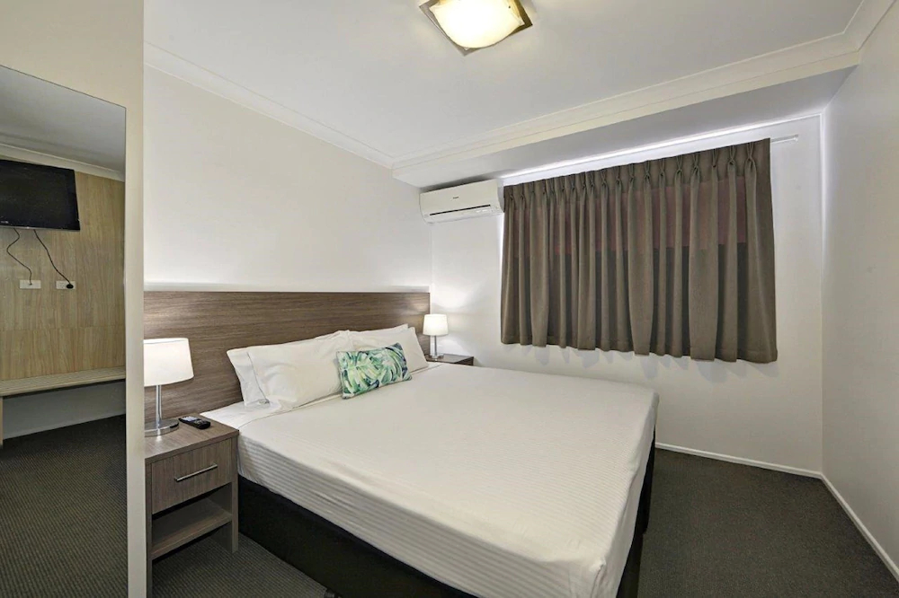 Smart Motels Bert Hinkler