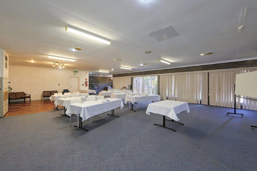 Smart Motels Bert Hinkler