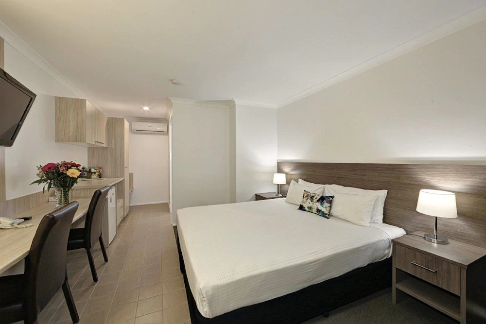 Smart Motels Bert Hinkler