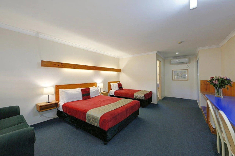 Smart Motels Bert Hinkler